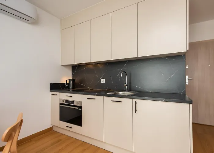 Flatbook - Trimare Ii Z Bilardem I Parkingiem Lägenhet *